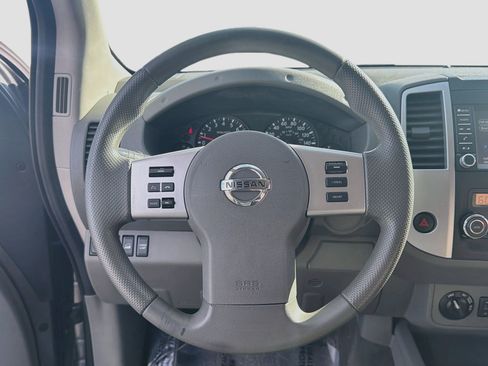 Used 2021 Nissan Frontier SV w/ Midnight Edition Floor Mats AWD/4WD image 17