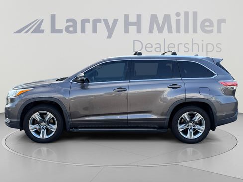 Used 2014 Toyota Highlander Limited w/ Driver Technology Package FWD image 2