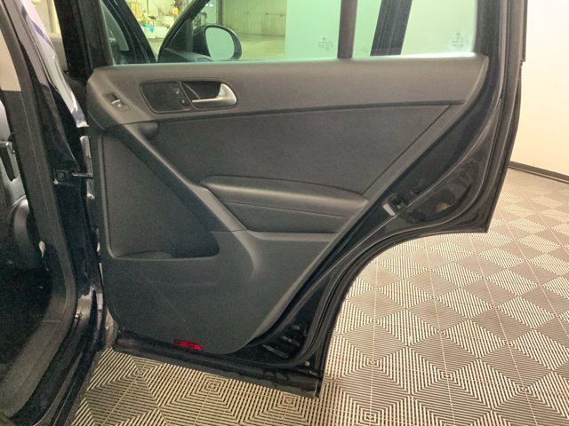 Used 2016 Volkswagen Tiguan SE AWD/4WD image 29