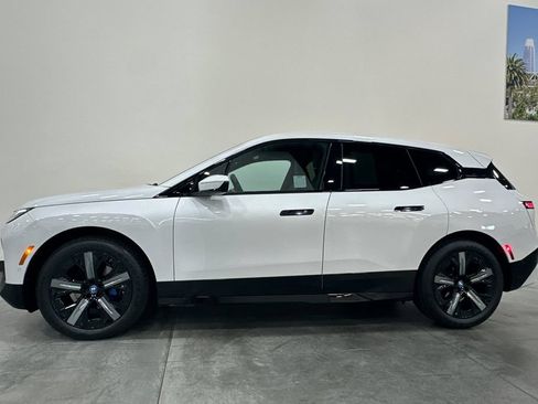 Used 2024 BMW iX xDrive50 w/ Sport Package AWD/4WD image 7