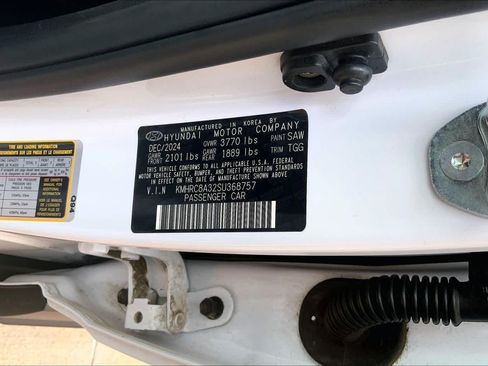 Certified 2025 Hyundai Venue SEL FWD image 33