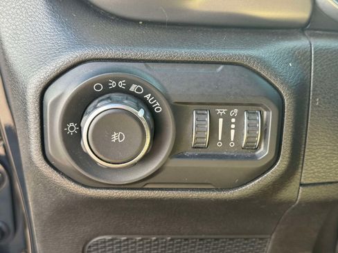 Used 2018 Jeep Wrangler Sport AWD/4WD image 17