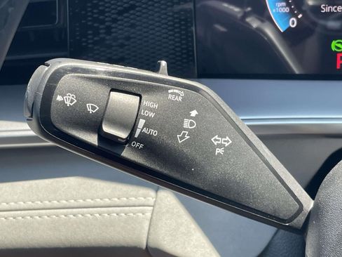 New 2026 Volkswagen Tiguan SE R-Line FWD image 22