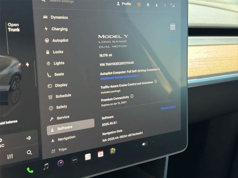 Used 2025 Tesla Model Y Long Range AWD/4WD image 39