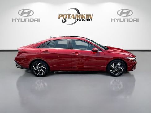 Certified 2025 Hyundai Elantra SEL FWD image 4