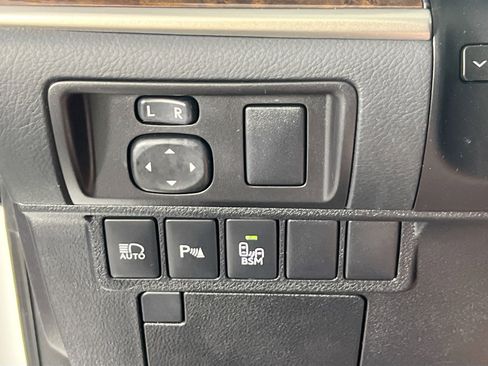 Used 2018 Lexus ES 350 w/ Luxury Package w/Wood Trim image 10