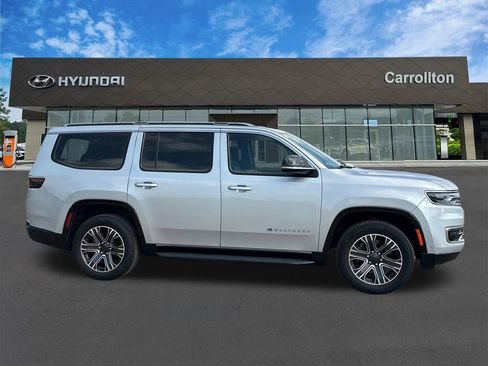 Used 2024 Jeep Wagoneer Series II w/ Flexible Seating Group image 4