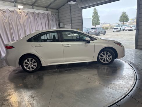 Used 2024 Toyota Corolla LE image 4