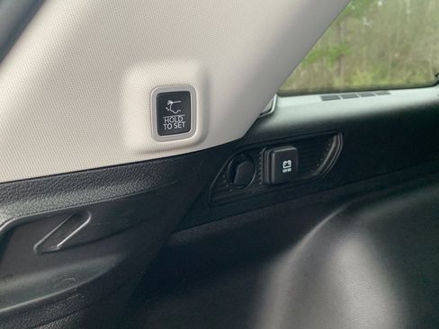 Used 2023 Jeep Grand Cherokee Limited image 8