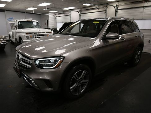 Used 2021 Mercedes-Benz GLC 300 4MATIC image 4