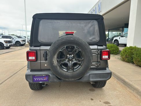 Used 2018 Jeep Wrangler Unlimited Sport S AWD/4WD image 9