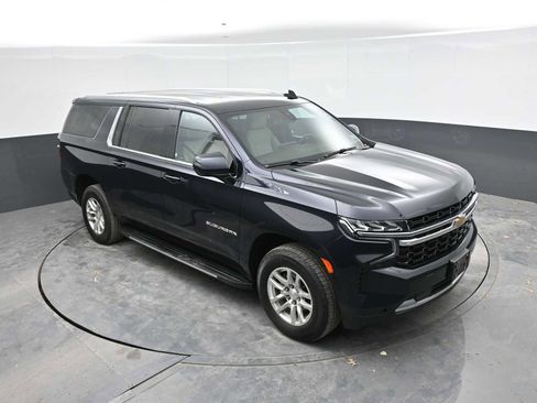 Used 2022 Chevrolet Suburban LS AWD/4WD image 34