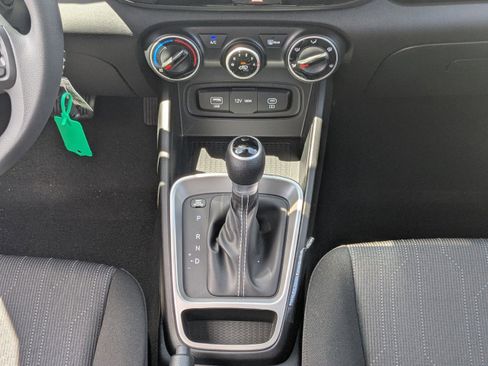 New 2025 Hyundai Venue SE image 15