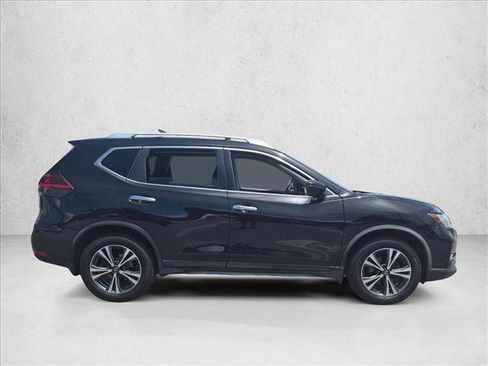 Used 2019 Nissan Rogue SV w/ Premium Package FWD image 5