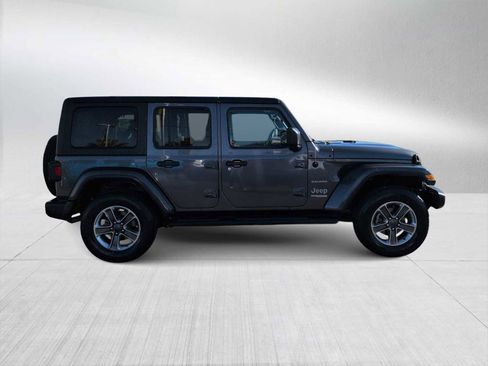 Used 2022 Jeep Wrangler Unlimited Sahara w/ Cold Weather Group image 9