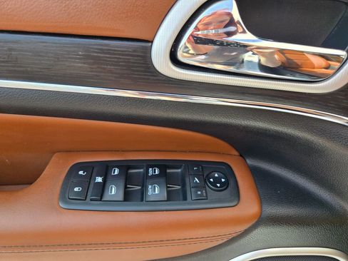 Used 2019 Jeep Grand Cherokee Summit AWD/4WD image 12