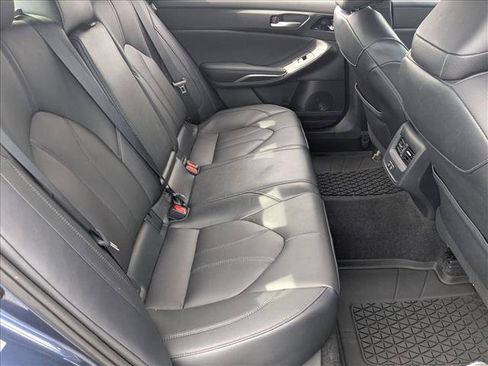 Used 2019 Toyota Avalon XLE image 19