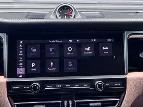 Certified 2021 Porsche Macan AWD/4WD image 18