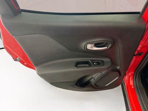 Used 2023 Jeep Renegade Trailhawk AWD/4WD image 26