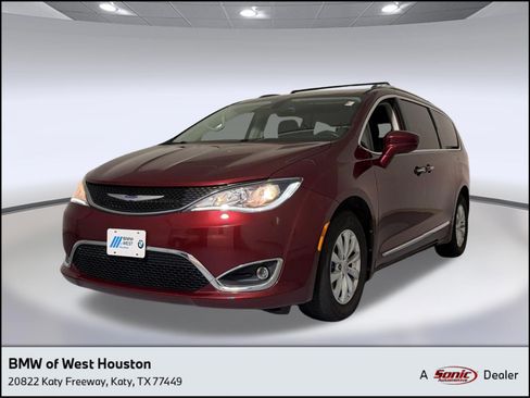 Used 2019 Chrysler Pacifica Touring-L FWD image 1