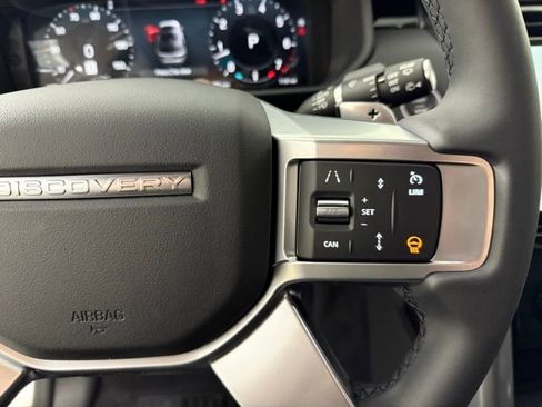Certified 2025 Land Rover Discovery S image 16