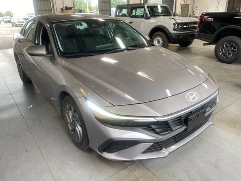 Used 2024 Hyundai Elantra SEL FWD image 1
