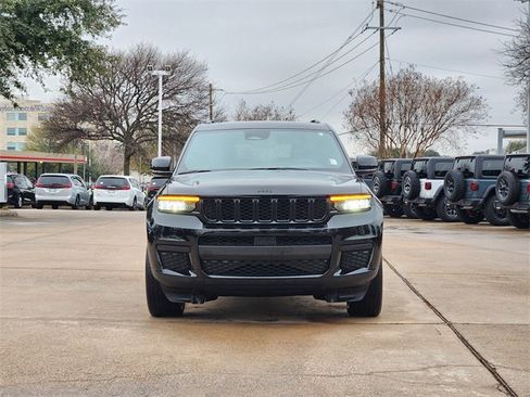 Used 2024 Jeep Grand Cherokee L Laredo image 2