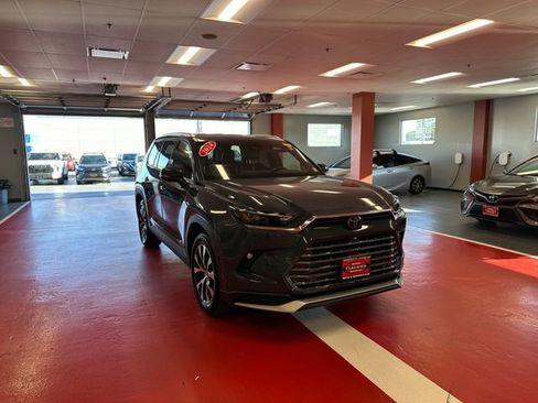 Certified 2024 Toyota Grand Highlander AWD Hybrid image 2