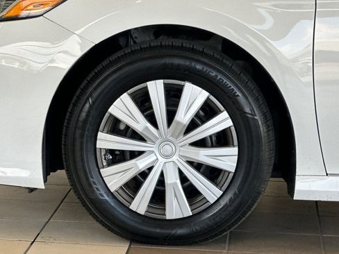 Certified 2019 Toyota Camry LE image 24