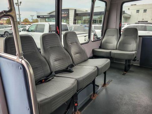 Used 2014 Ford E-350 and Econoline 350 Super Duty image 9