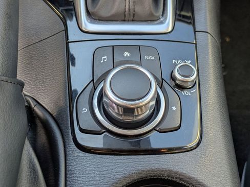 Used 2016 MAZDA MAZDA3 i Sport w/ Preferred Equipment Package image 10