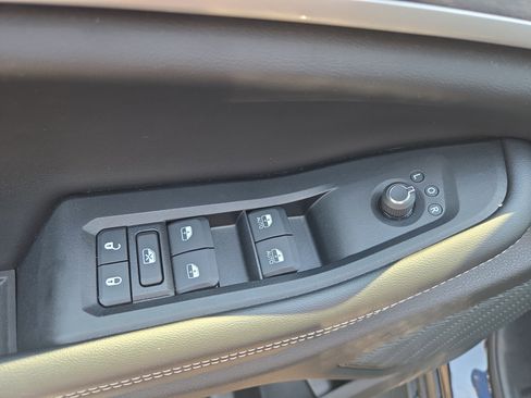 Used 2024 Jeep Grand Cherokee Limited image 15