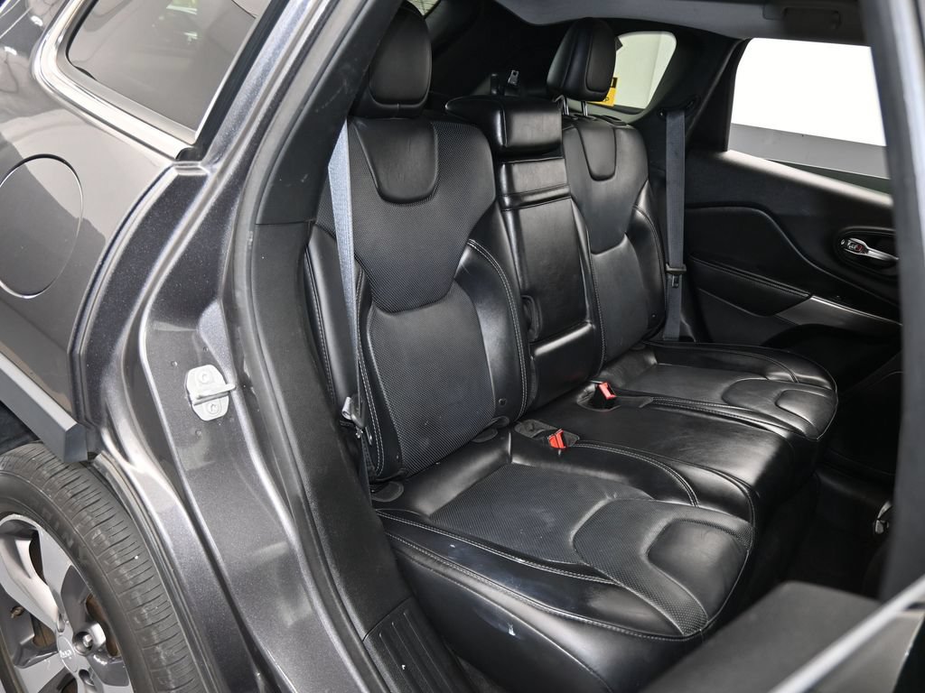 Used 2019 Jeep Cherokee Limited FWD image 40