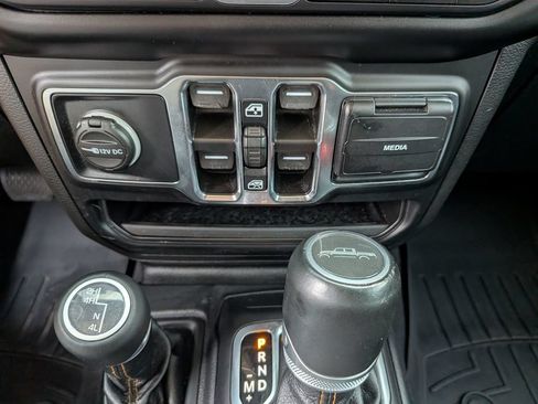 Used 2021 Jeep Gladiator Overland AWD/4WD image 23