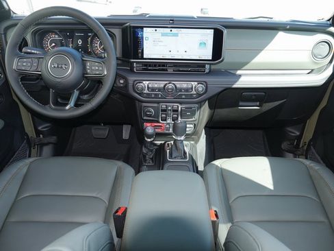 New 2025 Jeep Gladiator Mojave w/ Convenience Group image 7