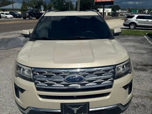 Used 2018 Ford Explorer Limited w/ Equipment Group 301A FWD image 2