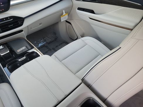 New 2026 Buick Enclave Avenir w/ Super Cruise Package FWD image 13