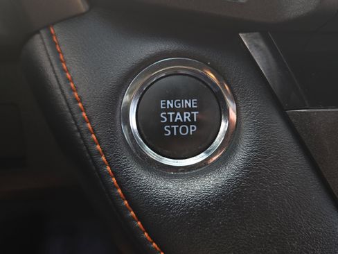 Used 2017 Toyota RAV4 SE image 38