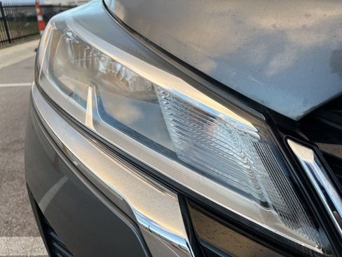 Used 2021 Nissan Kicks S image 13