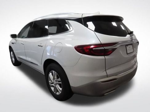 Used 2018 Buick Enclave Essence image 3