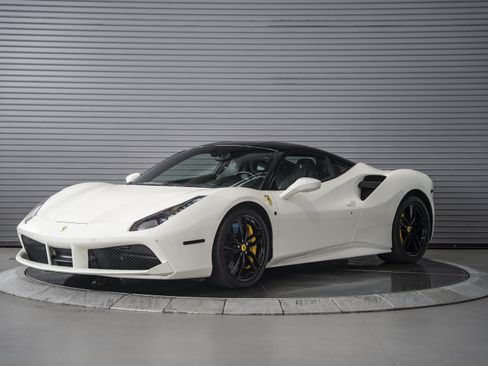 Used 2018 Ferrari 488 GTB RWD image 1