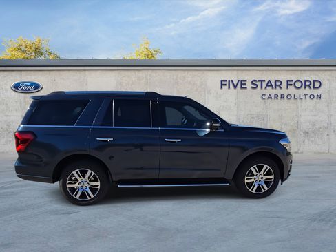 Used 2022 Ford Expedition Limited image 10