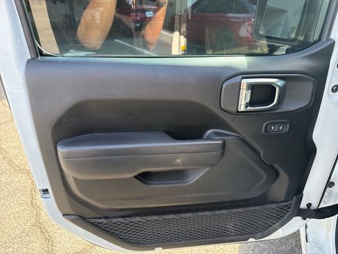 Used 2025 Jeep Wrangler Sport AWD/4WD image 11