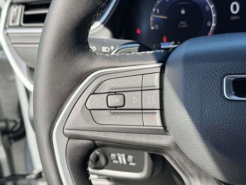 New 2025 Jeep Grand Cherokee Laredo w/ Luxury Tech Group I AWD/4WD image 8