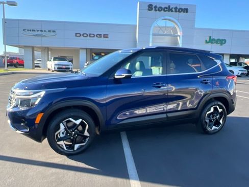 Used 2024 Kia Seltos EX AWD/4WD image 2