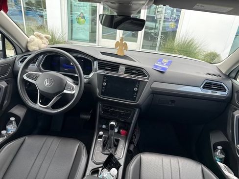 Used 2023 Volkswagen Tiguan SE w/ Panoramic Sunroof Package FWD image 12