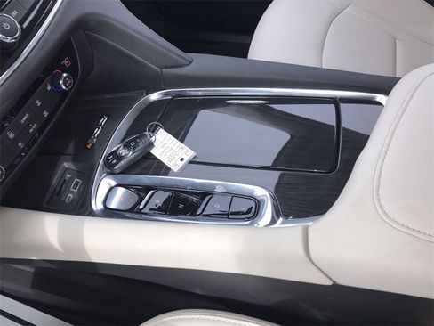 Used 2023 Buick Enclave Essence w/ Experience Buick Package image 20