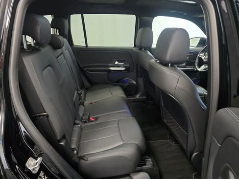 Used 2025 Mercedes-Benz GLB 250 4MATIC image 23