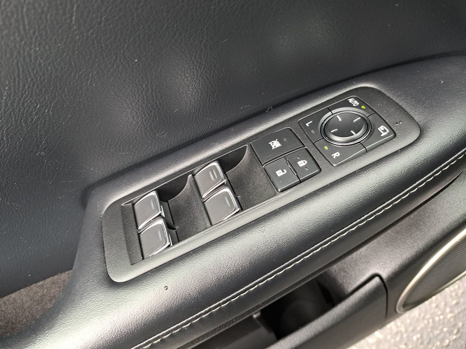 Used 2022 Lexus RX 450h AWD w/ Premium Package image 31