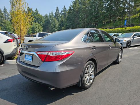Used 2017 Toyota Camry XLE FWD image 7